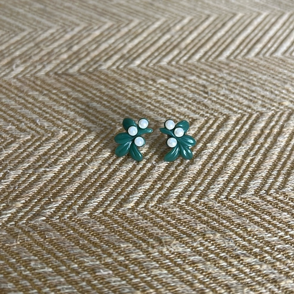 Vintage Holly stud earrings